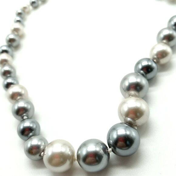 VTG Shell Pearl Necklace Silver & Soft Gray Knotted 925 Silver Closure - Picture 2 of 11